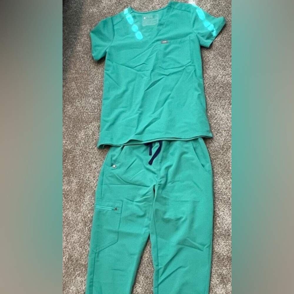 Figs set: Surgical Green Catarina & HW Yola - size S top & size M/T pants